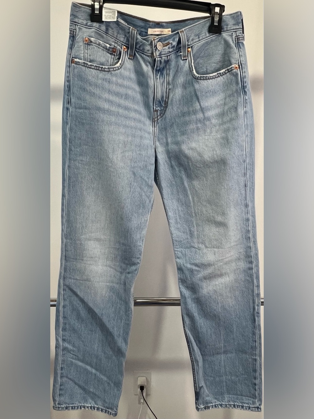 NWOT Levi’s Low Pro Straight Jeans Size 28